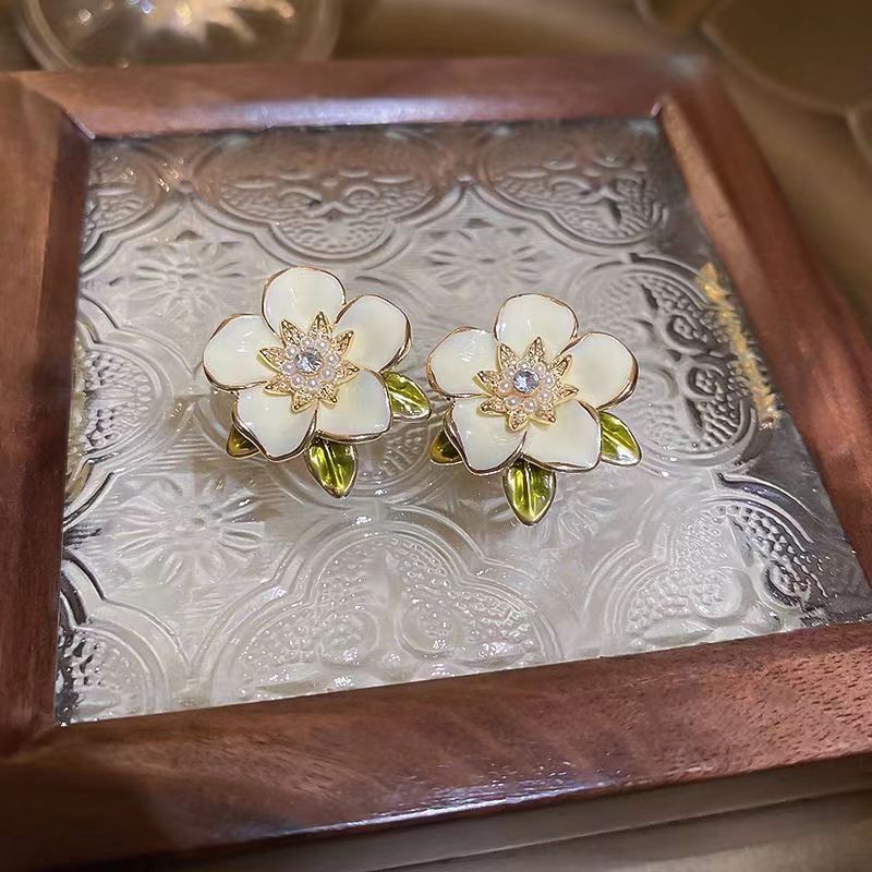 Camellia Retro Three-dimensional Flower Earrings