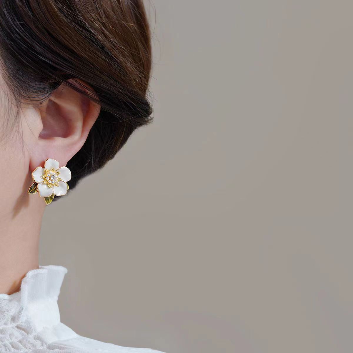 Camellia Retro Three-dimensional Flower Earrings